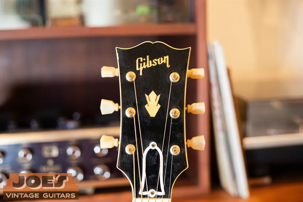 Front of a 1950s Gibson J-200 bound headstock