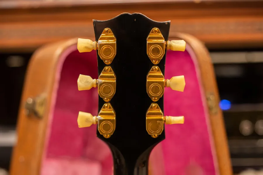 Back of the Gibson L-5C headstock showing six gold tuners