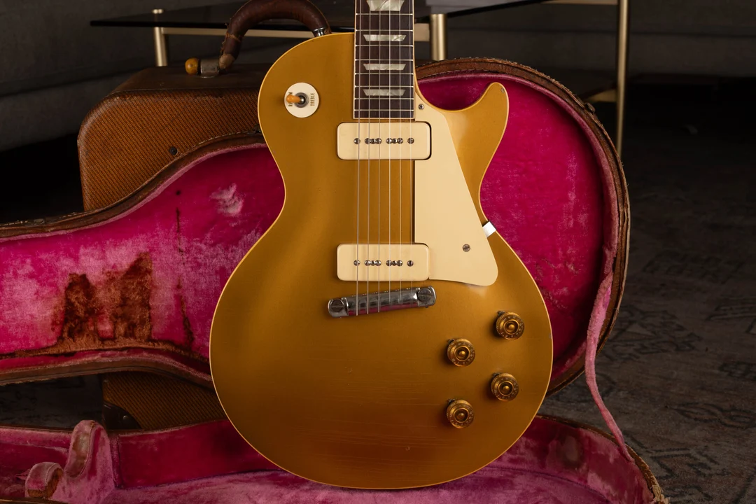 Gibson Les Paul Goldtop representing the carved-top Standard family