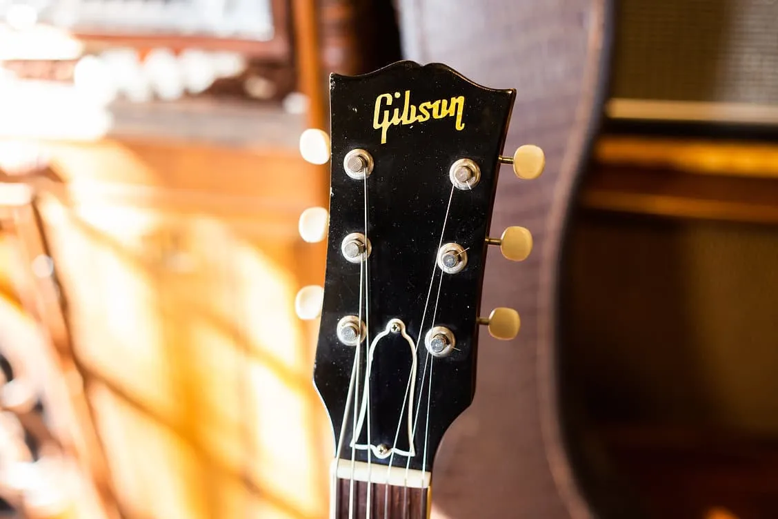 Headstock face and Gibson logo on a 1959 Gibson ES-225T