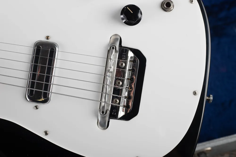Archive-labeled 1964 Rickenbacker 425 in Jetglo: Pickup, bridge and control detail. Inspect mounting and the string path rather than identifying parts from cover shape alone.