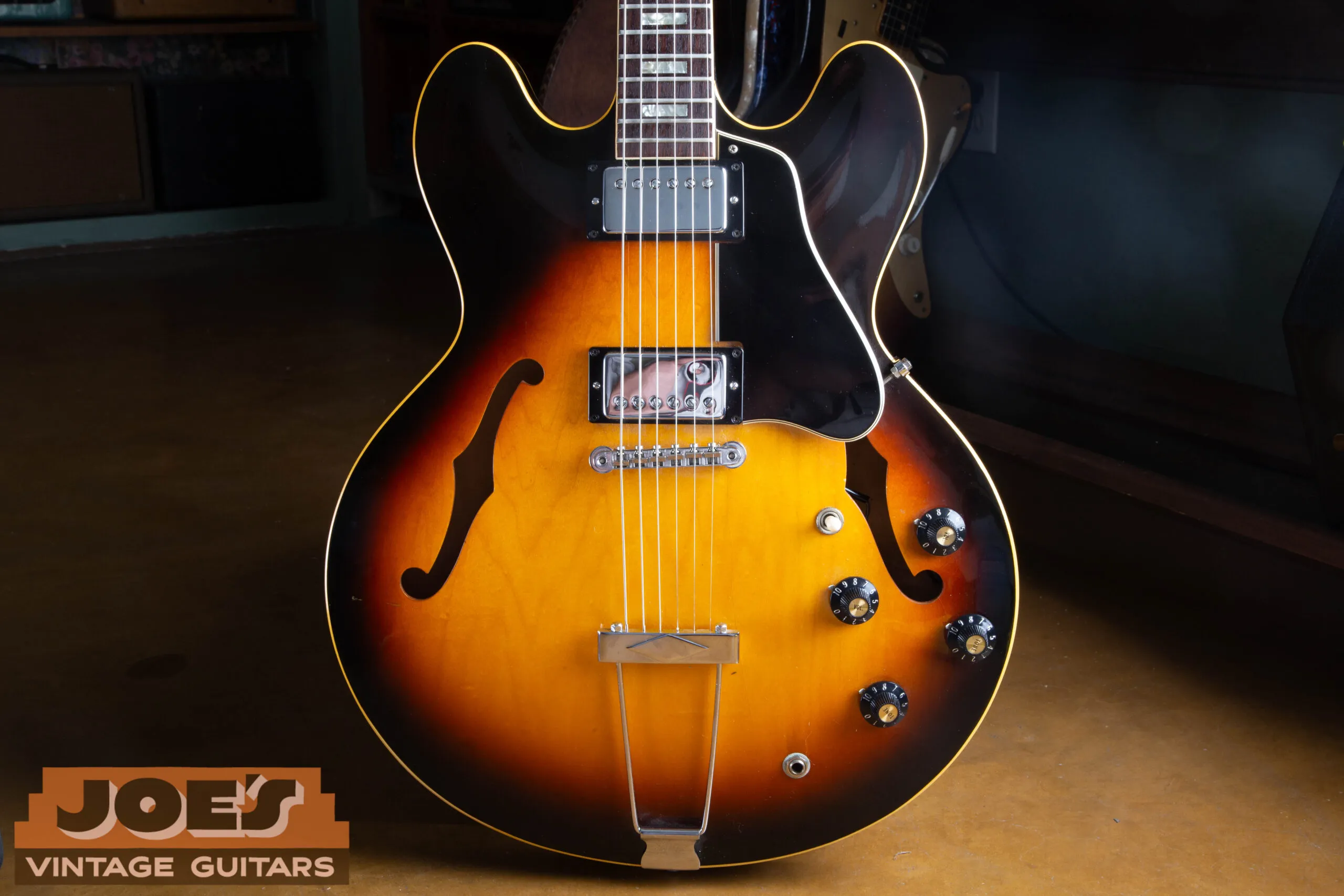 Sunburst ES-335 with block inlays, trapeze tailpiece and black witch hat knobs