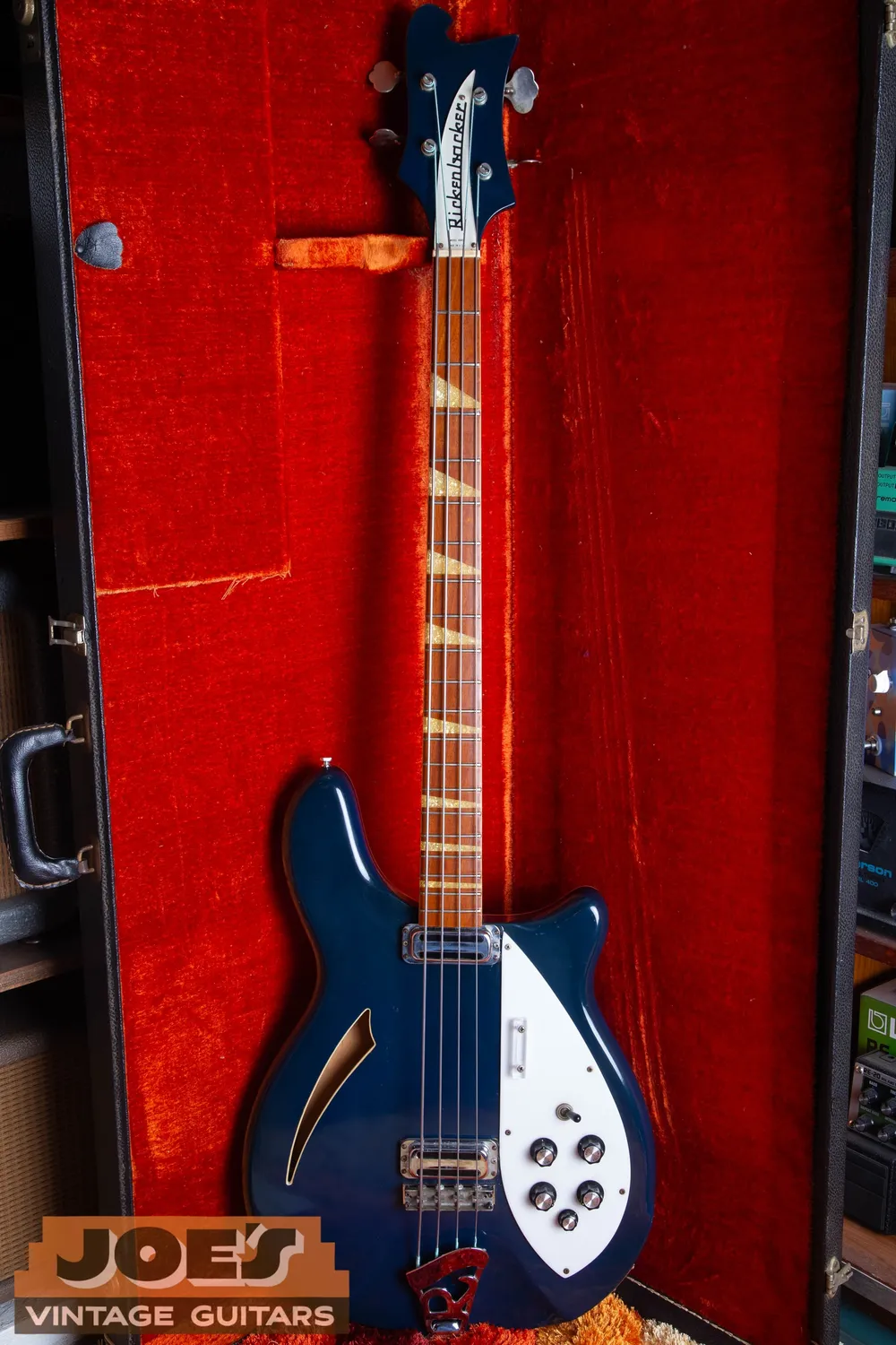 Joe’s 1968 Rickenbacker 4005 in Azureglo: Full front view. The hollowbody outline differs from a 4001 or 4003.