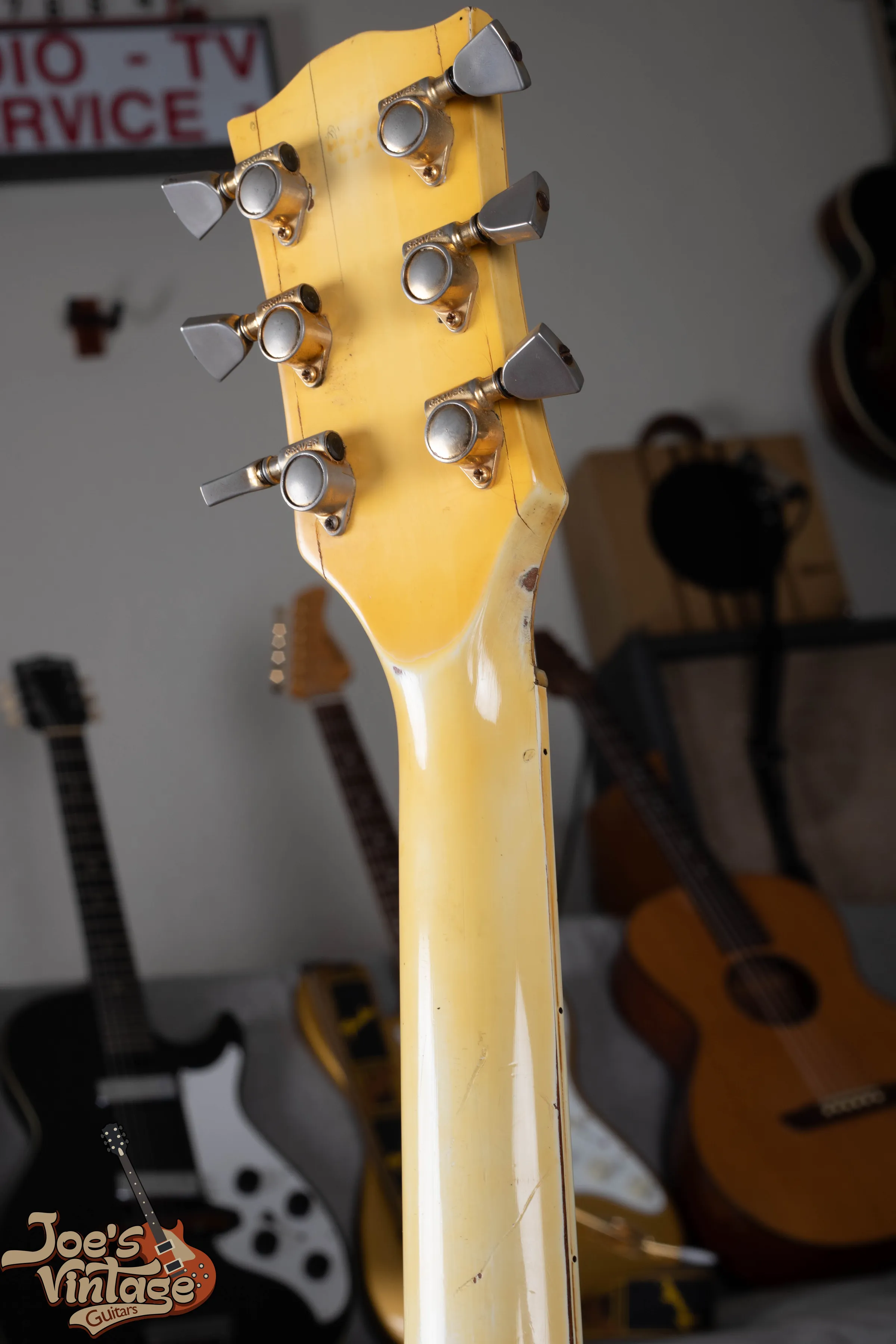 Grover Rotomatic tuners and raised volute on a 1974 Les Paul Custom