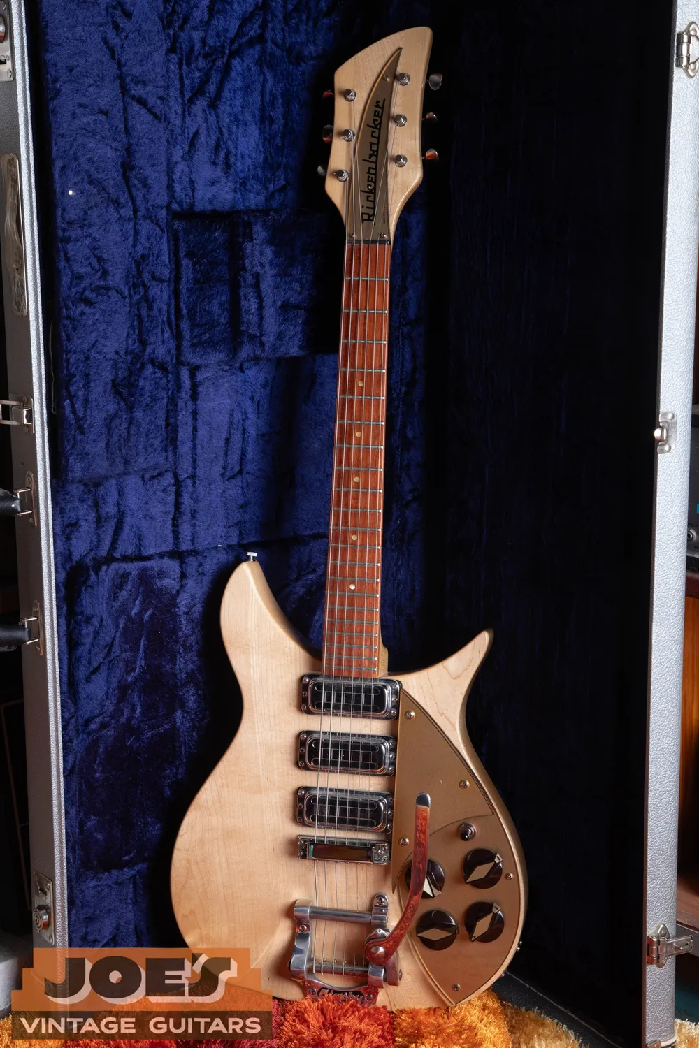 1997 Rickenbacker 325, later-production comparison: Full front view. Include the complete instrument when comparing body proportions and scale.