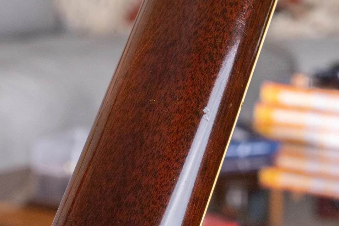 Close view of an uninterrupted one-piece mahogany neck on a vintage Gibson guitar