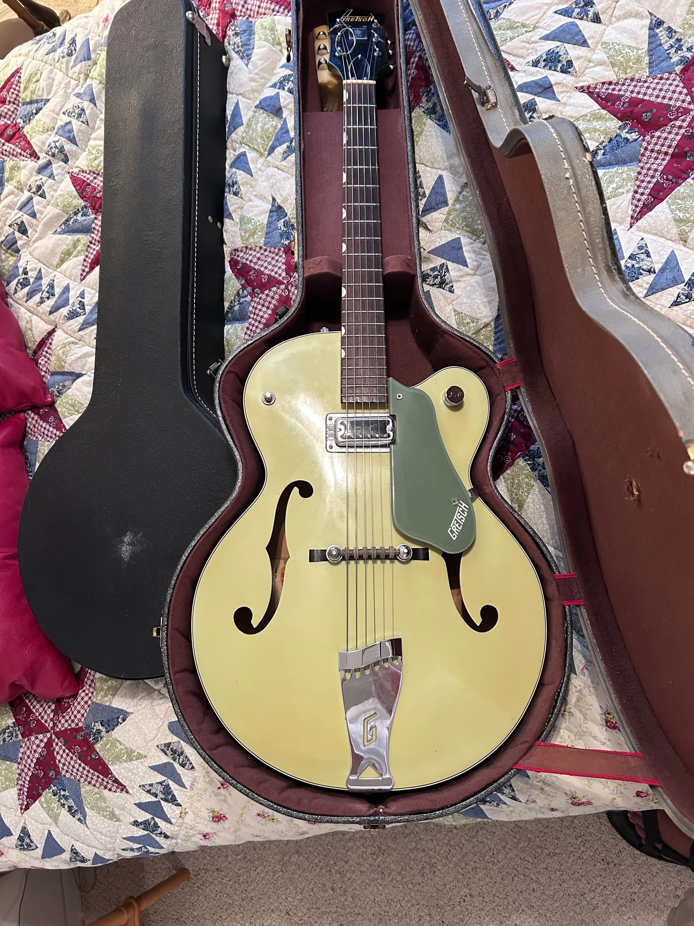 1960 Gretsch 6125 Single Anniversary showing complete guitar in its case