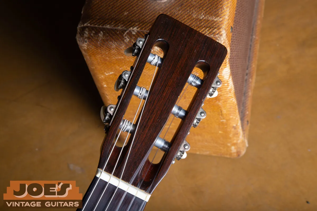 Slotted headstock and large string rollers on a 1955 Martin 00-18G