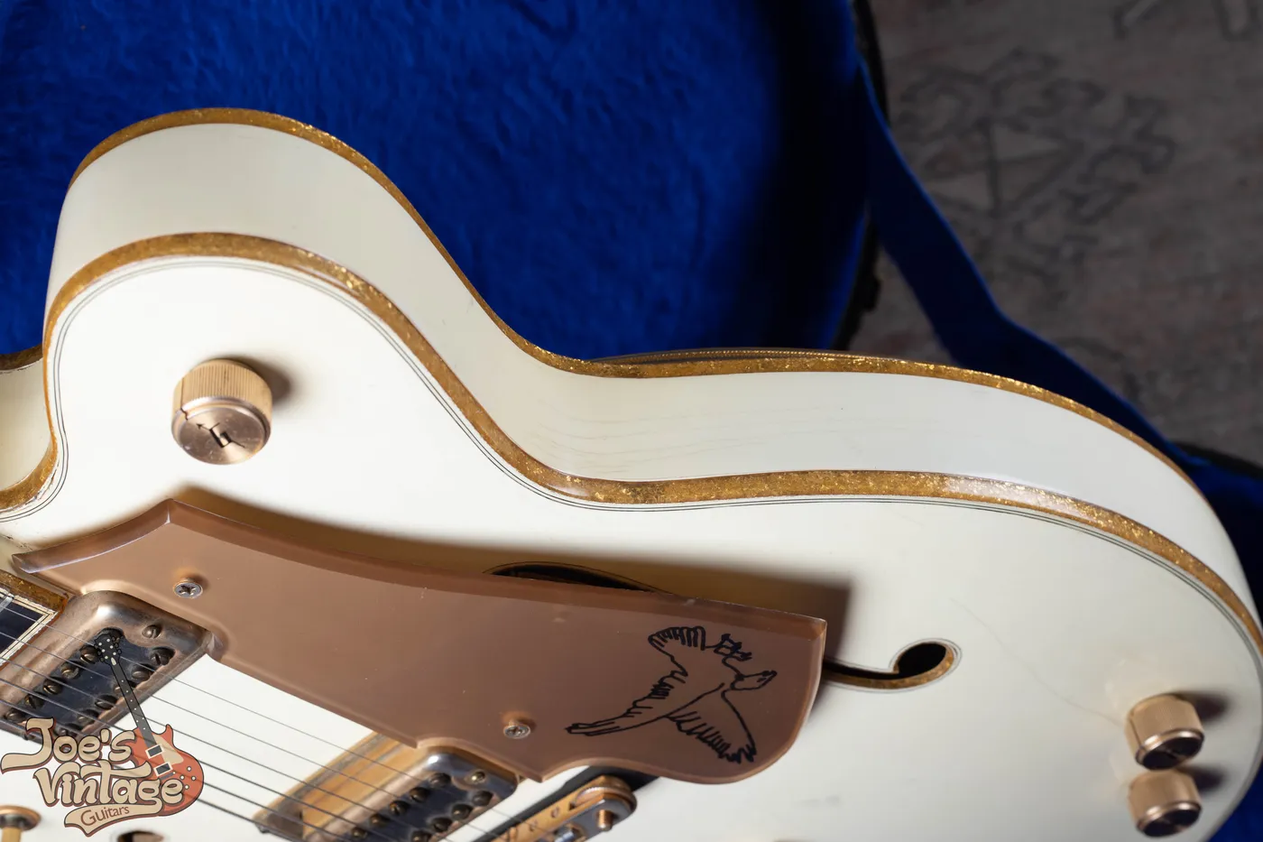 1976 Gretsch White Falcon Mono showing body edge and binding