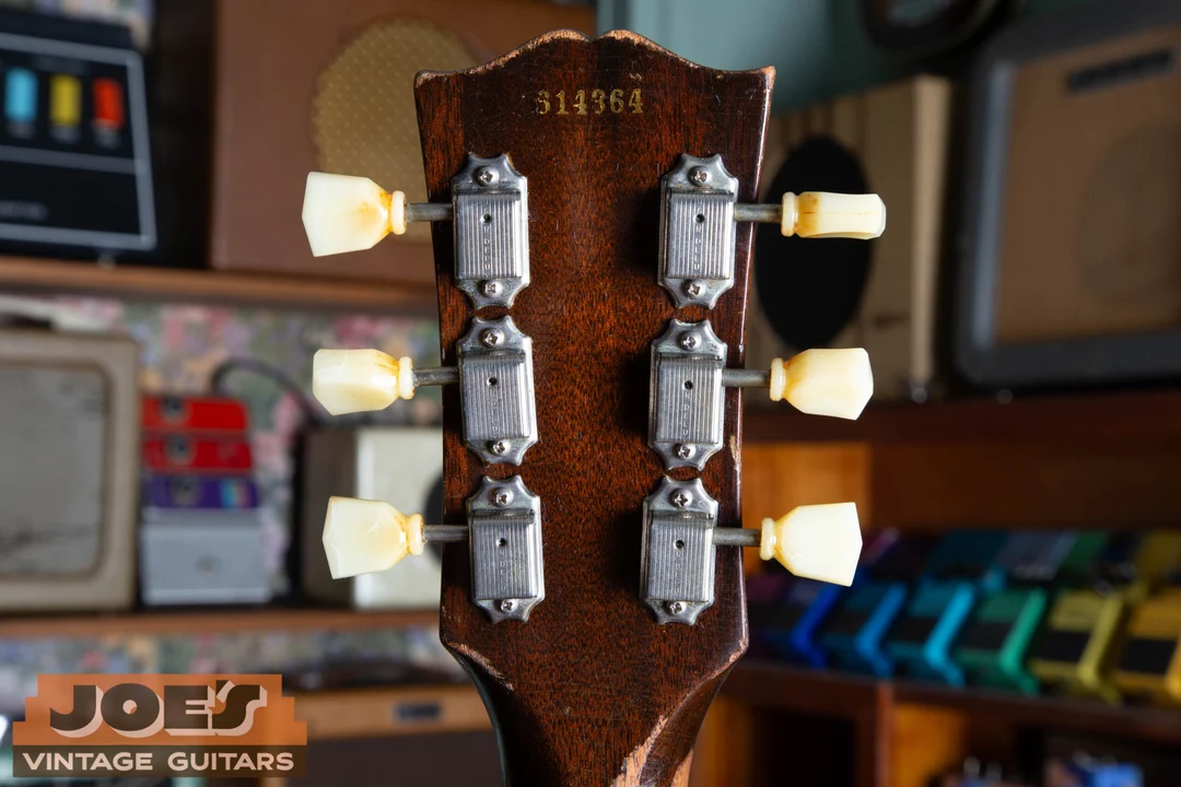 Close-up of single-ring Kluson tuner buttons on a vintage Gibson