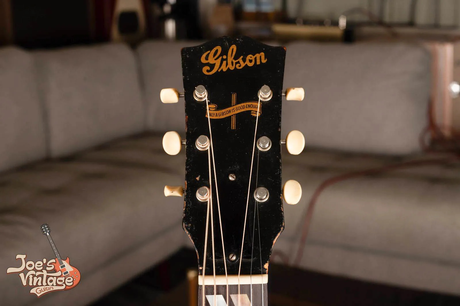 Southern Jumbo headstock with script Gibson logo and gold Banner decal
