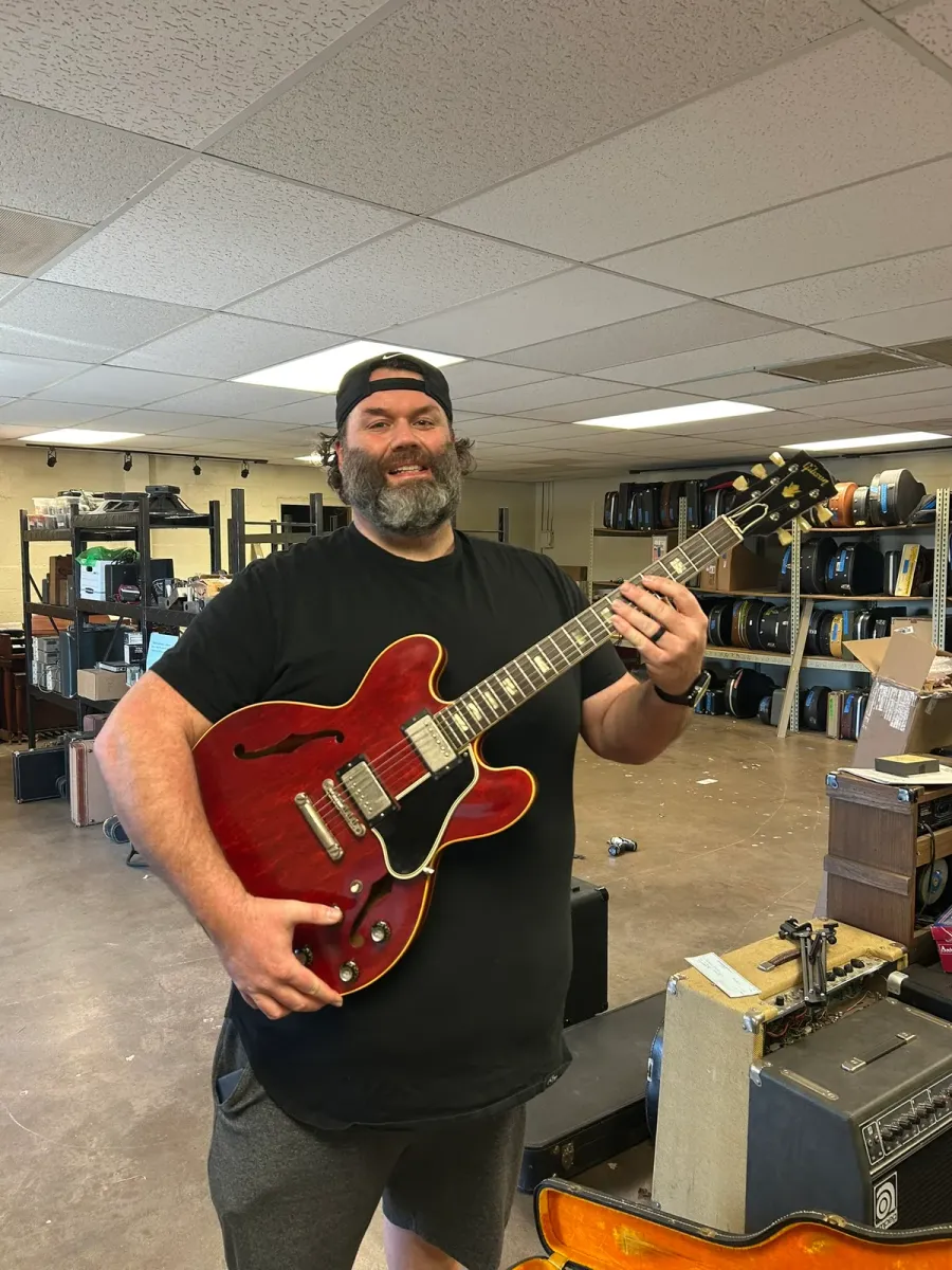 Gilbert seller with Joe Dampt and a cherry 1962 Gibson ES-335 with two PAF humbuckers