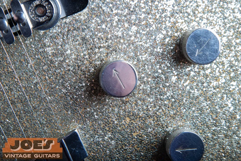 G-arrow control knobs on a Gretsch Jet