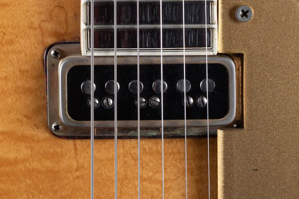 DynaSonic pickup with large pole pieces and adjustment screws
