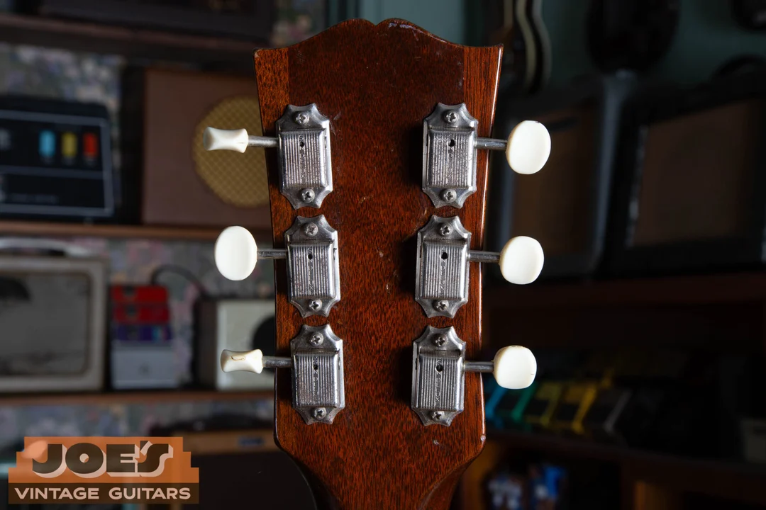Single-line Kluson Deluxe tuner casings with small white oval buttons on an early ES-330