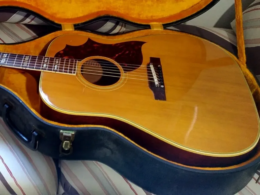 Square-shoulder Gibson Country Western with natural top, pointed pickguard and split parallelogram fingerboard inlays