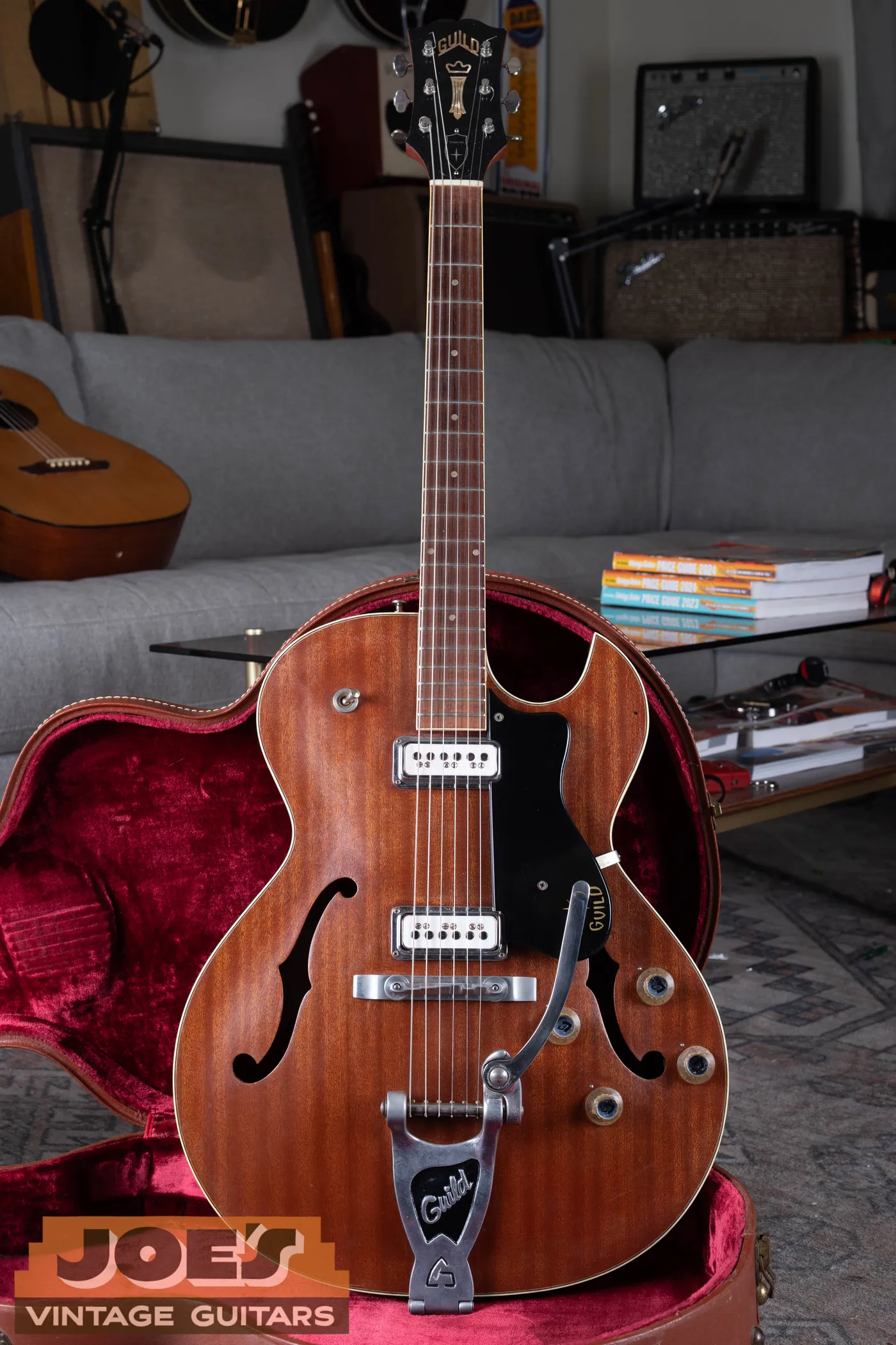 Early-1960s Guild Starfire III showing single-cutaway front