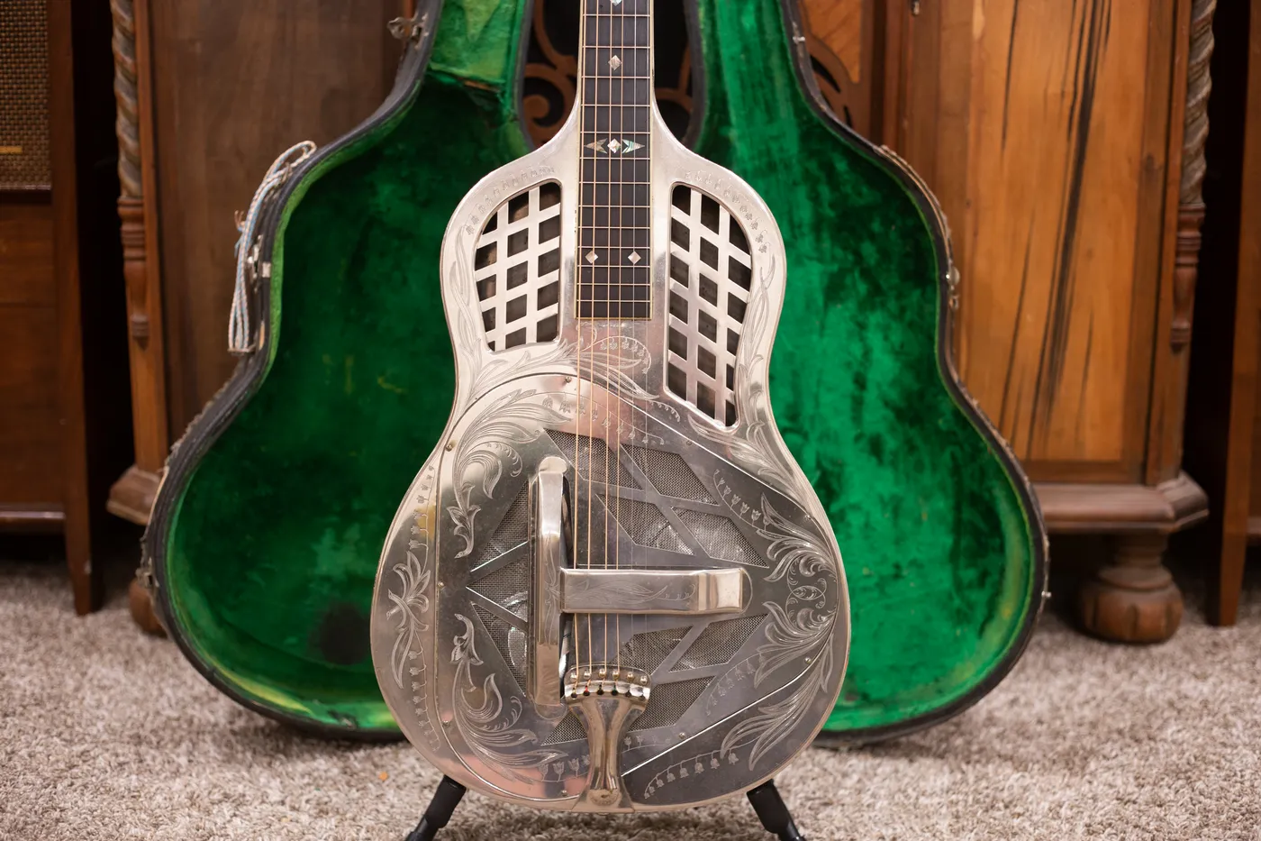 1928 National Style 3 Tricone showing complete hawaiian-style instrument