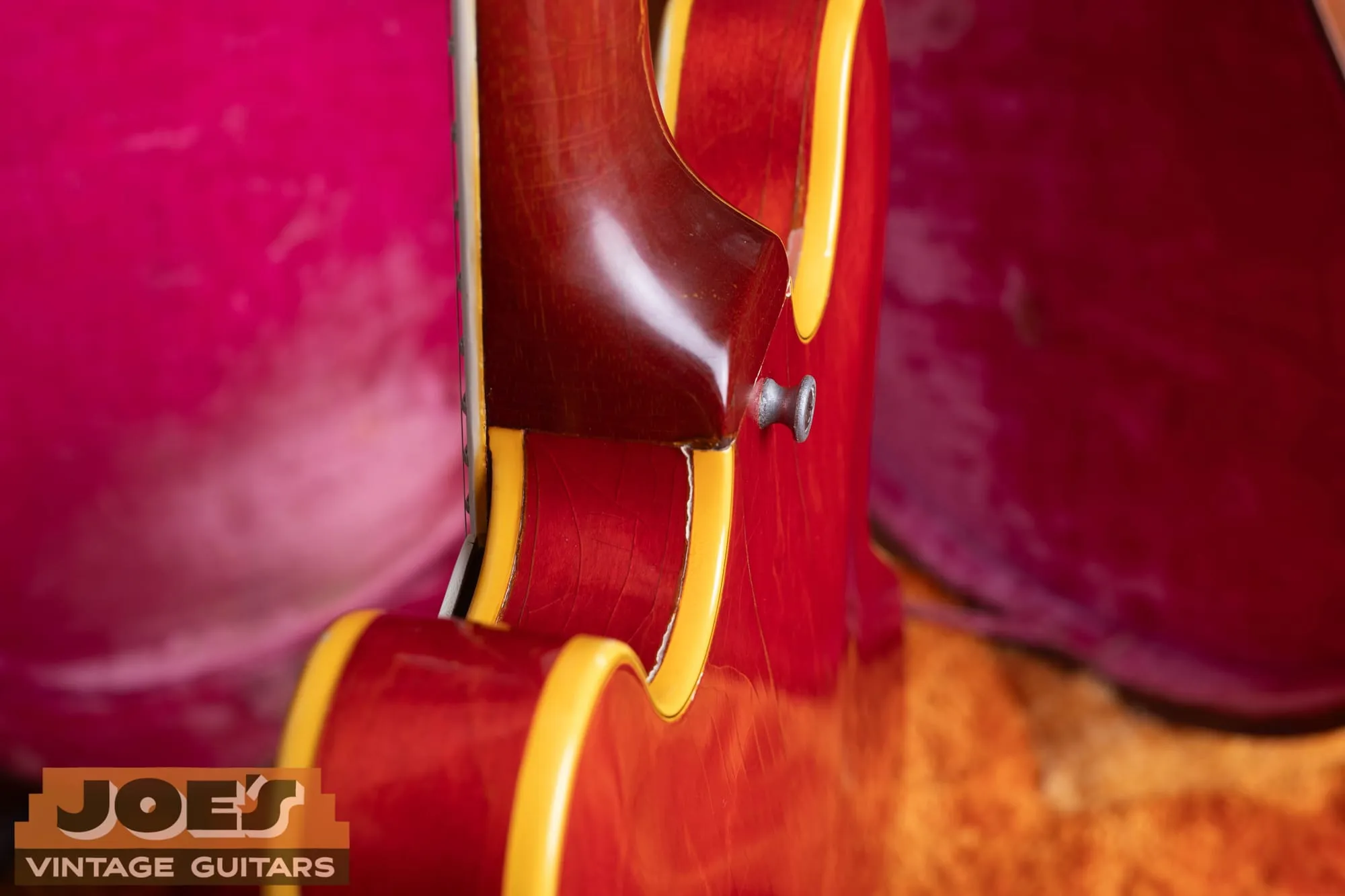 Multi-ply binding and bound f-hole on a 1959 Gibson ES-355