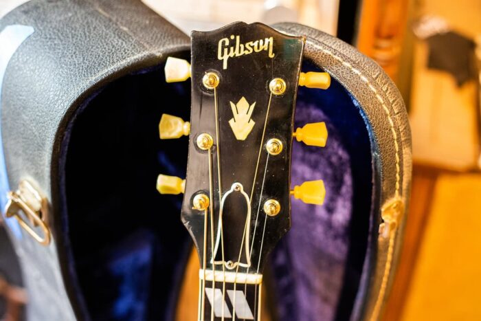 1960 Gibson Hummingbird - Image 3