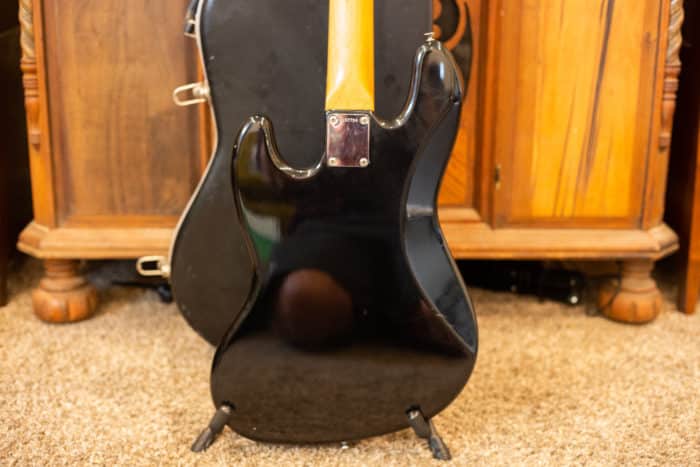 2002 Fender AVRI 62 Reissue Jazz Bass - Image 4