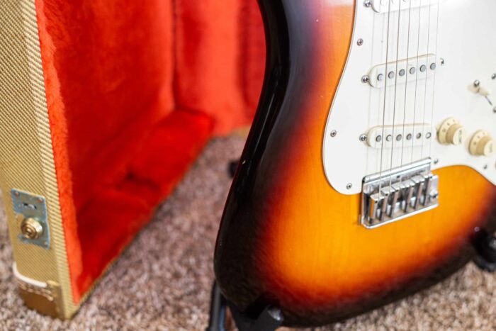 1983 Fender Stratocaster Sunburst - Image 5