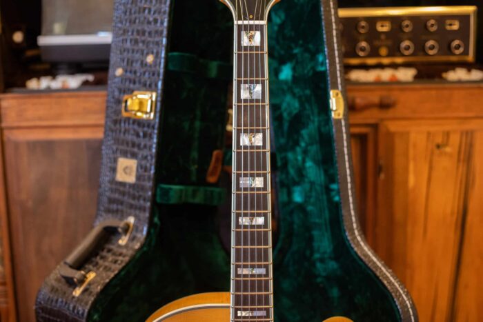 2004 Guild Benedetto X-700 Stuart - Image 4