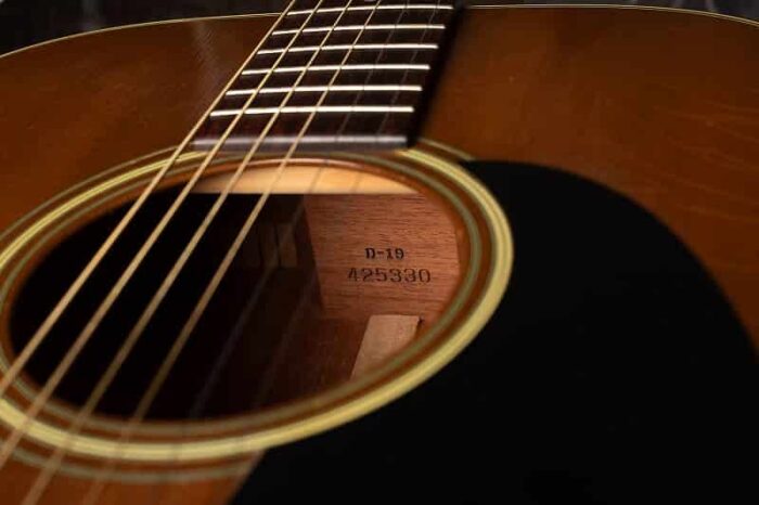 Martin D-19 1980 - Gorgeous Ambered Top - Image 10