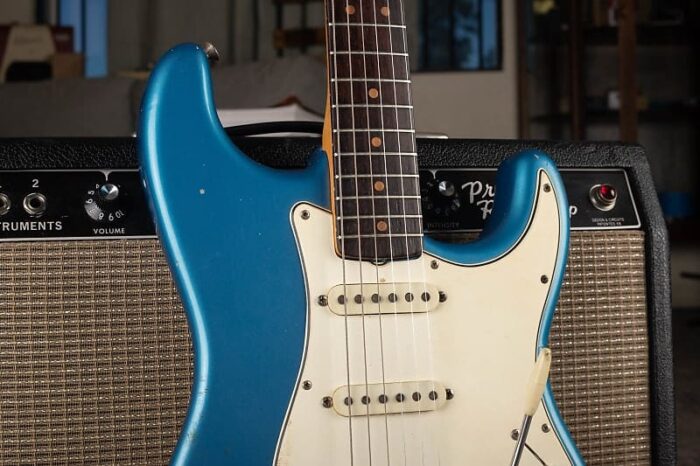 Fender Stratocaster 1963 - Refinished Lake Placid Blue - Image 4
