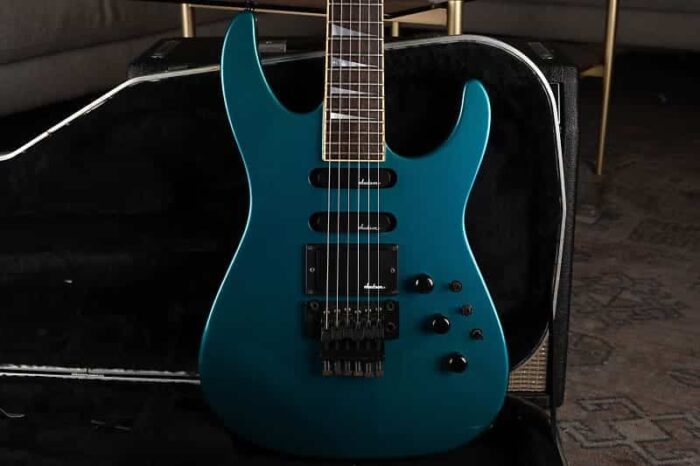 Charvel Model 6 1980s - Cobalt Blue - Neck Thru GEM