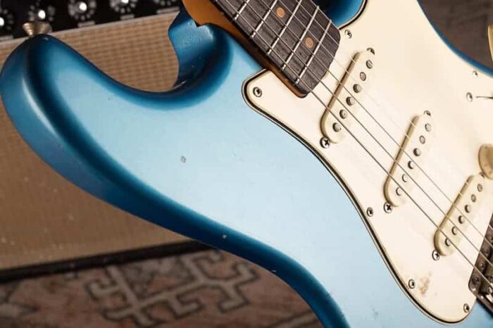 Fender Stratocaster 1963 - Refinished Lake Placid Blue - Image 9
