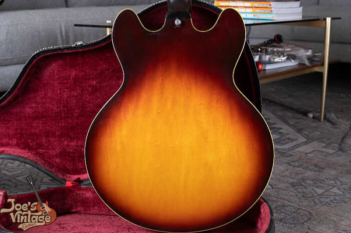 Gibson ES-335 1965 - RARE Maestro Vibrola - Sunburst - Image 2