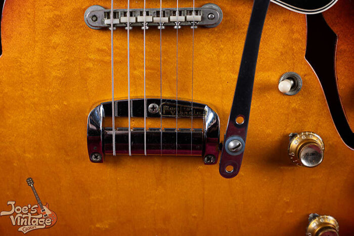 Gibson ES-335 1965 - RARE Maestro Vibrola - Sunburst - Image 9