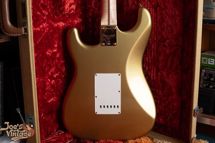 1 of 1 Made for NAMM CEO Larry Linkin - Fender Custom Shop Stratocaster 2001 - Gold - Image 6