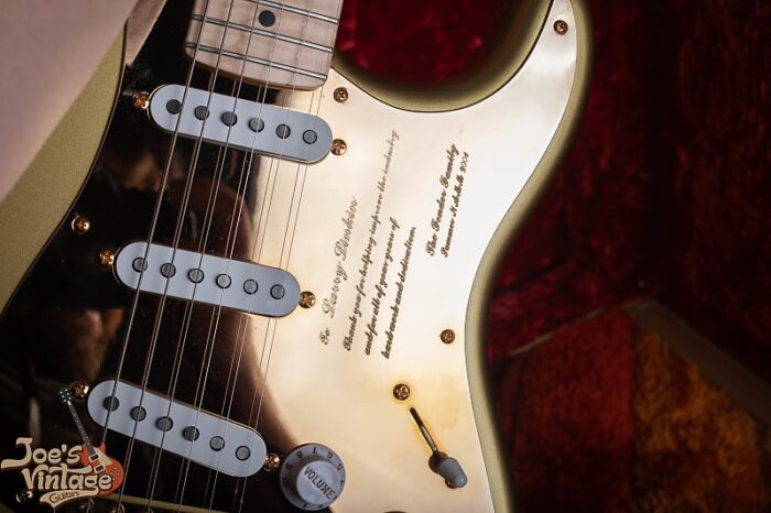 1 of 1 Made for NAMM CEO Larry Linkin - Fender Custom Shop Stratocaster 2001 - Gold - Image 5