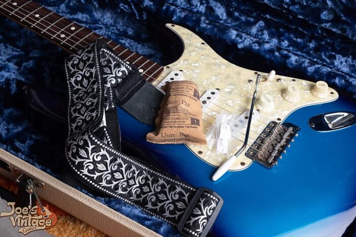 Fender Bonnie Raitt Stratocaster 1995 - Blue Burst - Image 9