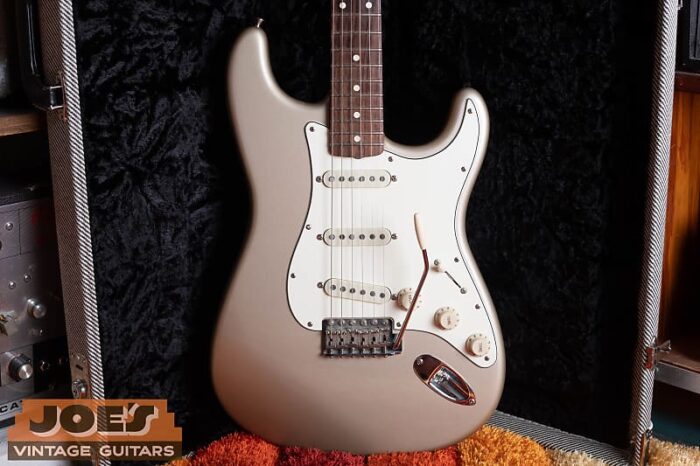 Fender AVRI 62' Reissue Stratocaster 2000s - Inca Silver