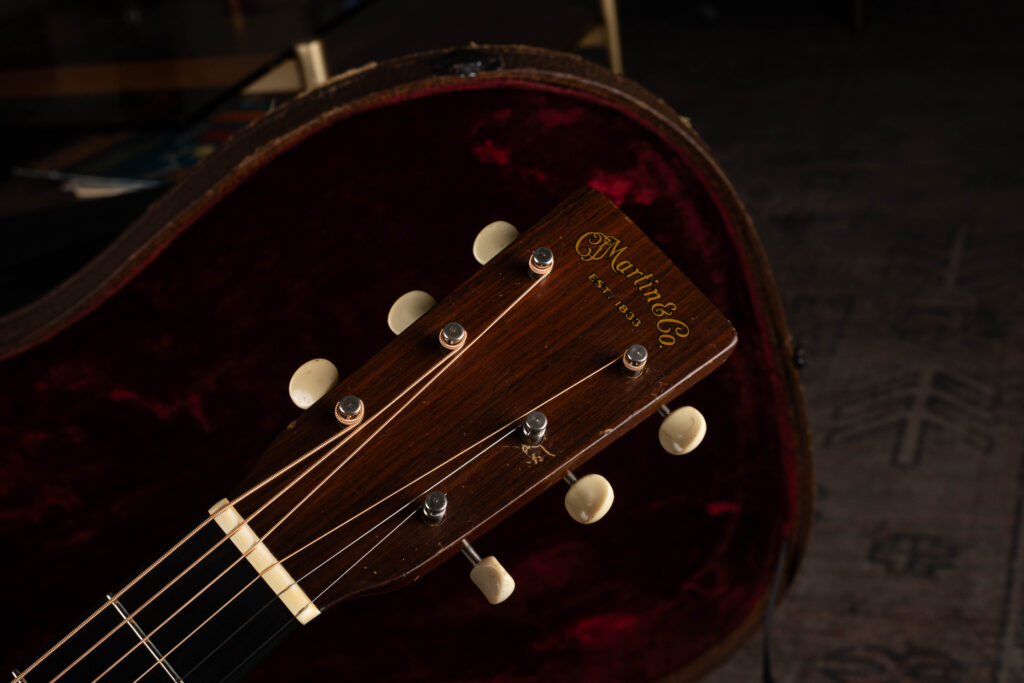 An example of Martin wartime tuners with no tuner bushings and plastic buttons.