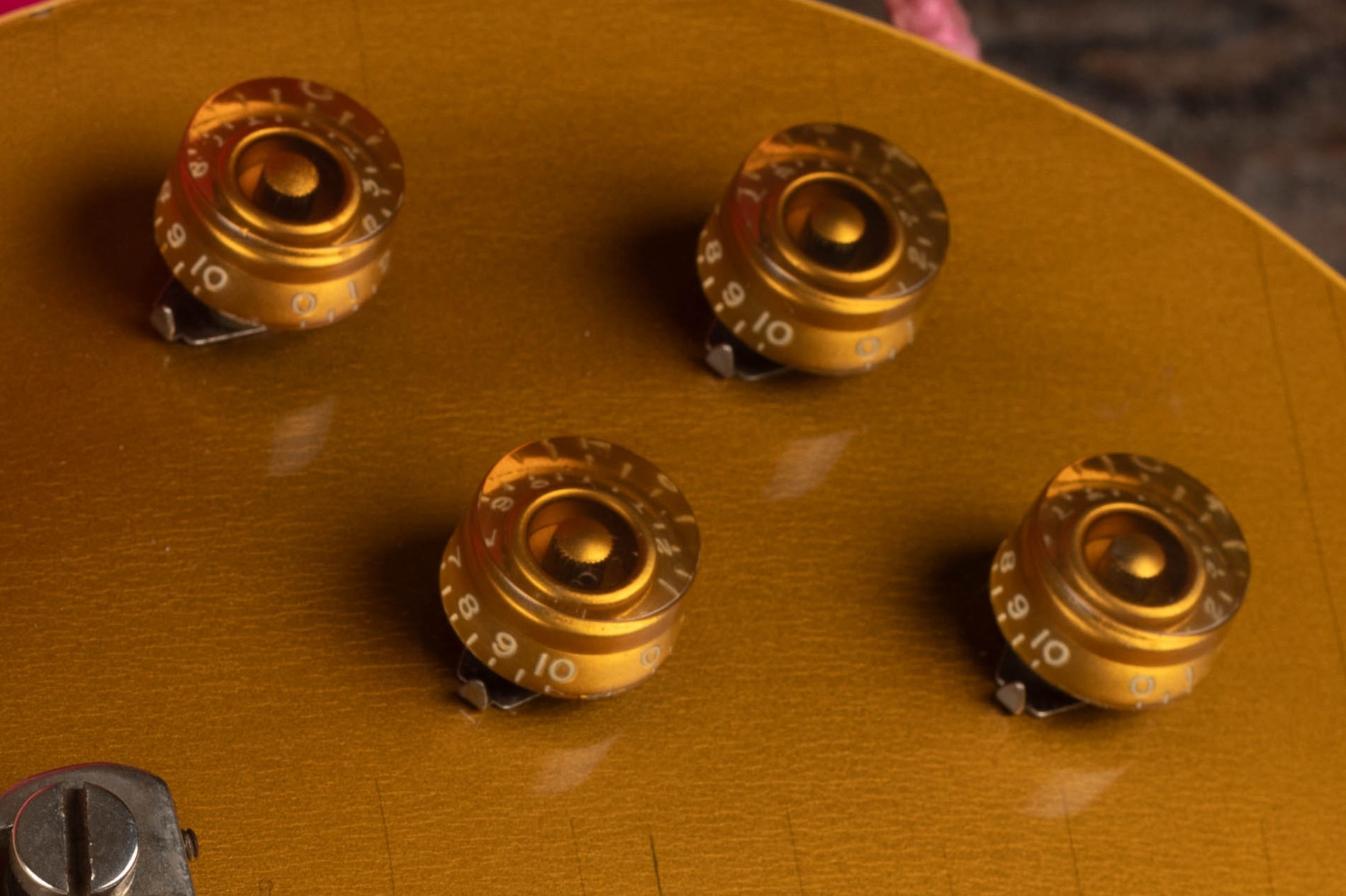 1954 Gibson Les Paul Goldtop original barrel-style amber speed knobs with metal finger bleeder pointer washers — not bonnet or top-hat style