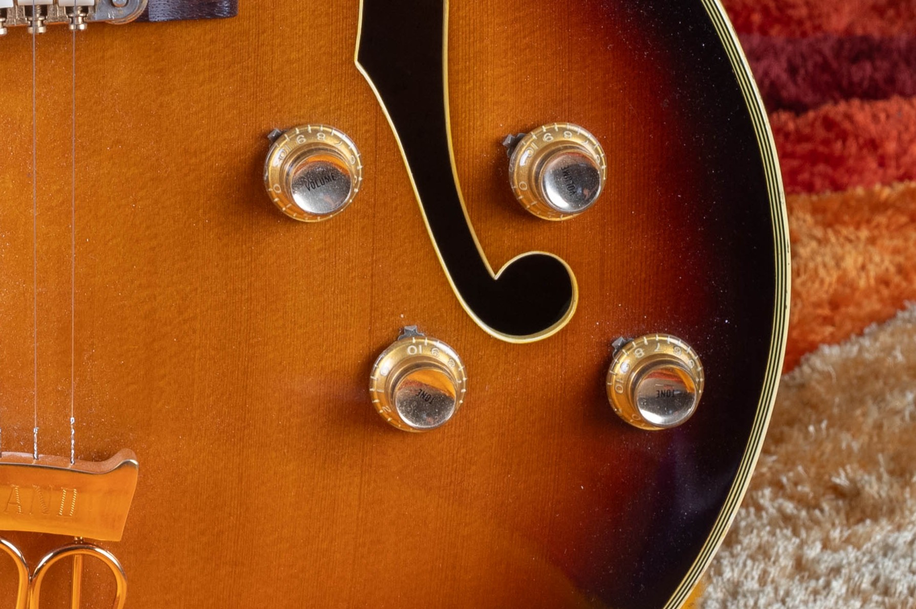 1967 Gibson Byrdland top-hat reflector knobs close-up — gold control knobs with metallic reflector insert, 1960 to 1967