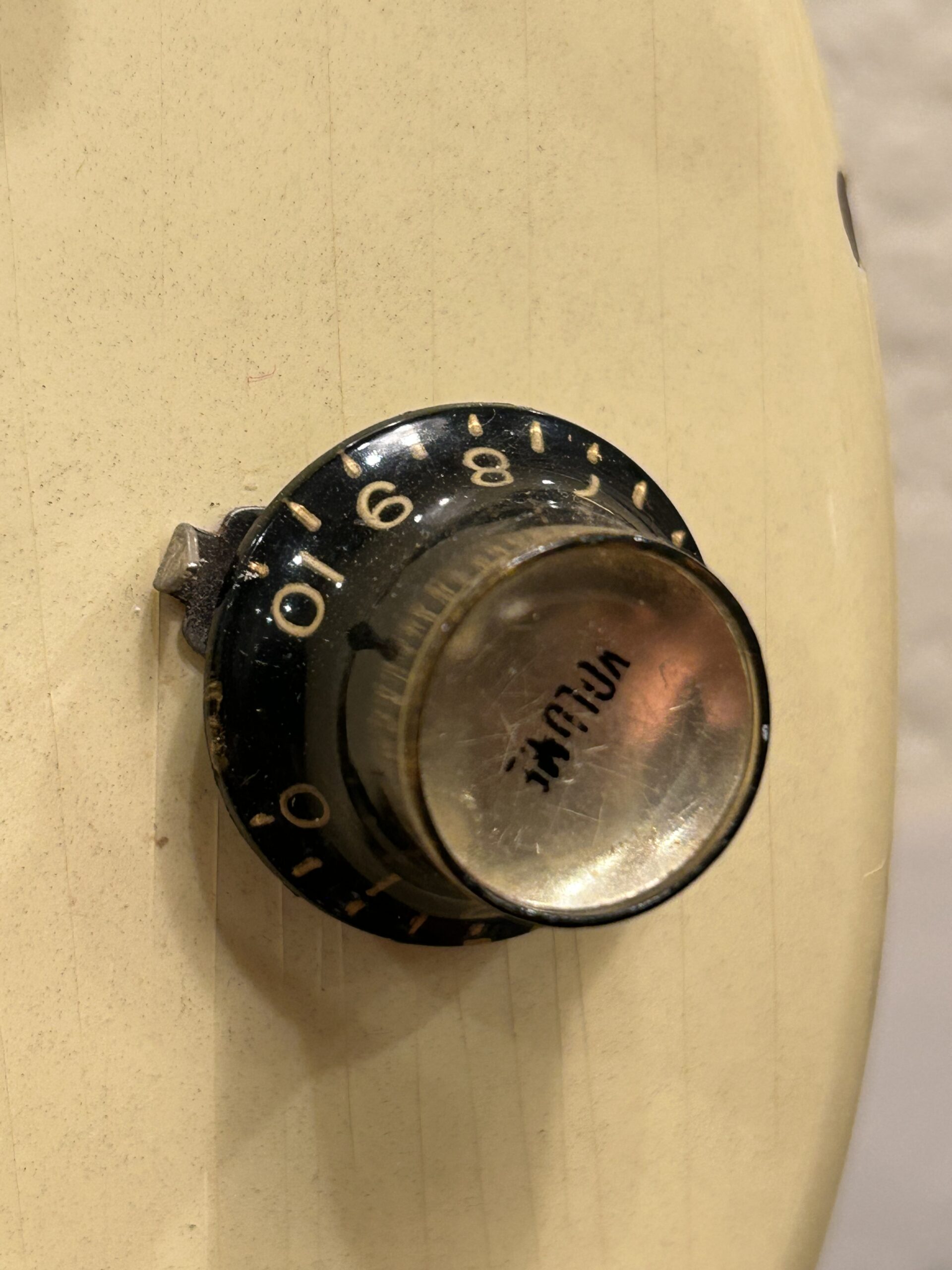 Gibson top hat reflector knob from 1960 to 1967 — the taller wide-brimmed knob with reflector insert used on SGs, ES models, and late Les Pauls