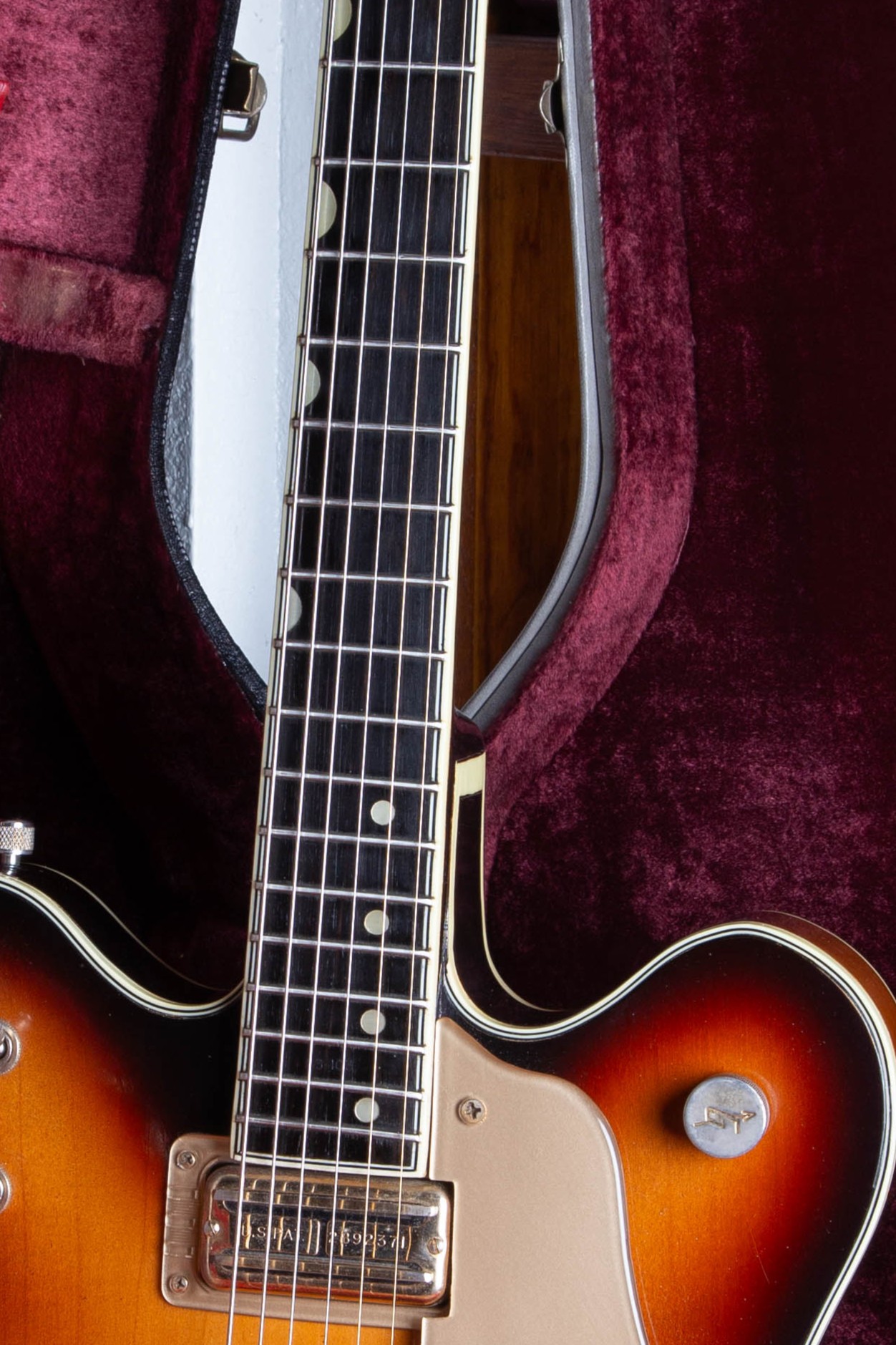 T-Zone Tempered Treble fingerboard on a Gretsch Viking — showing the pattern inlay switching to plain dot inlays from the 15th fret onward, a dead giveaway for 1965 or later production